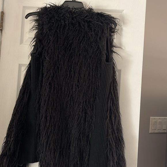 Hendi Faux Fur Vest - Picture 6 of 7